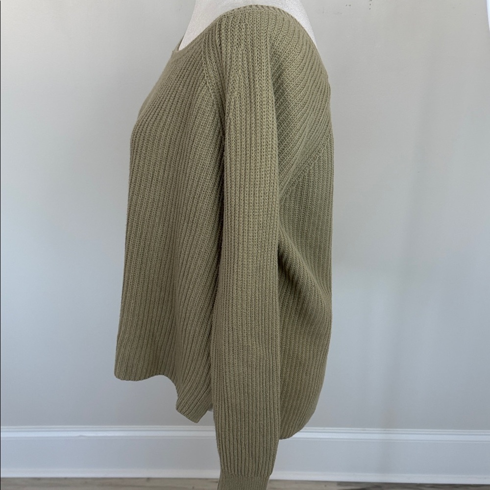 Banana Republic Women's Ribbed Knit Sweater - Olive green size Med - Picture 7 of 13
